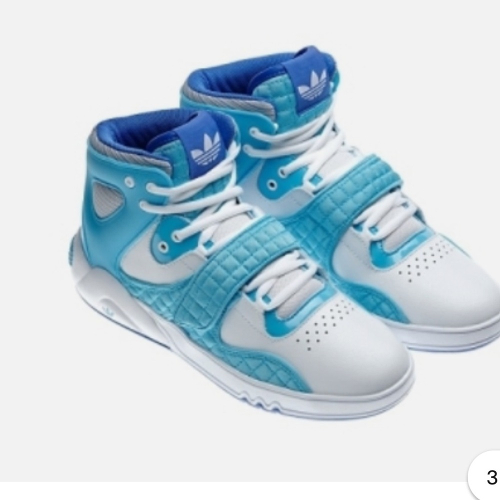 Adidas Women Turquoise and White Sneakers. Pre owned no major flaw but worn.